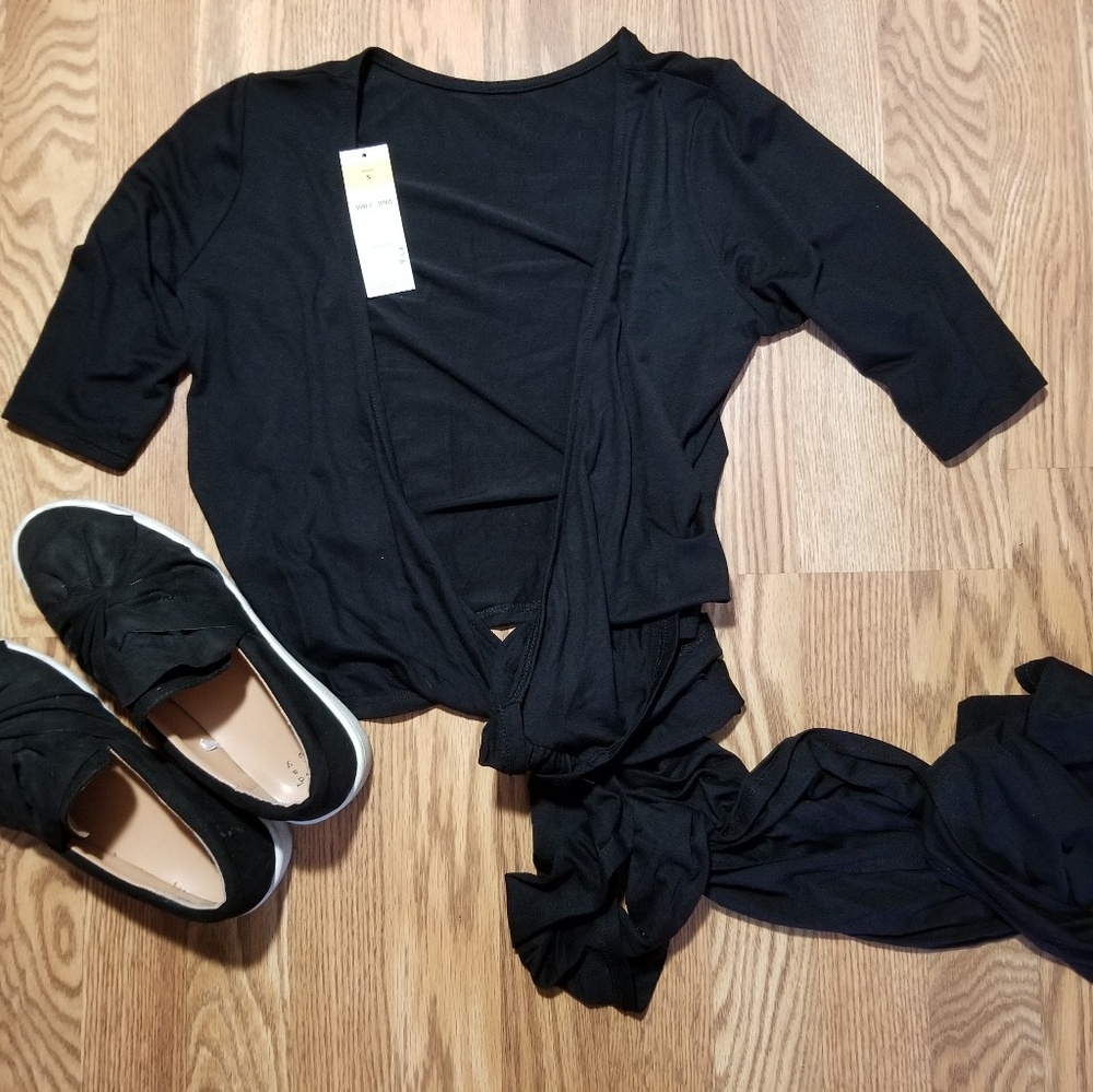 Small Agnes and Dora wrap top